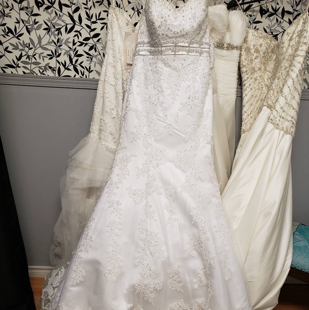 Strapless wedding dress